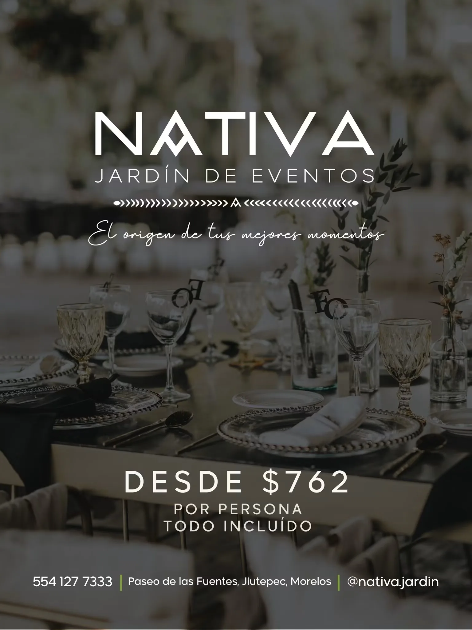 Mesa preparada para evento empresarial